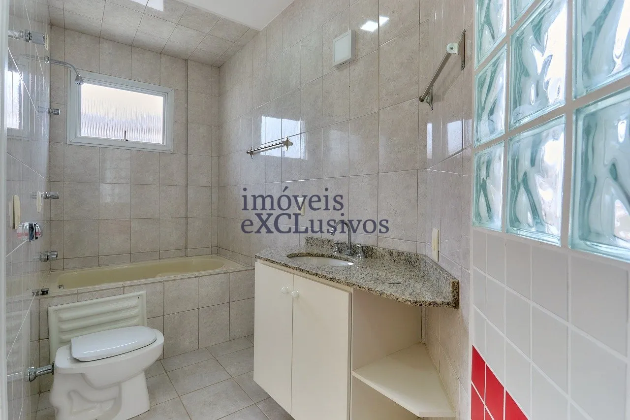 House with 3 en-suite bedrooms and 500 m², 3 parking — photo 43