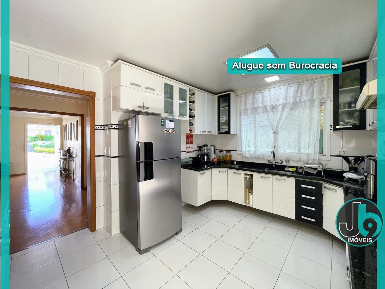 360 m² townhouse with 3 en-suite bedrooms and parking — photo 16