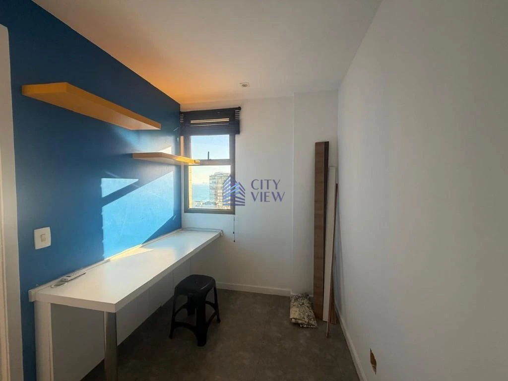 3-bedroom apartment with glass-enclosed balcony — photo 32