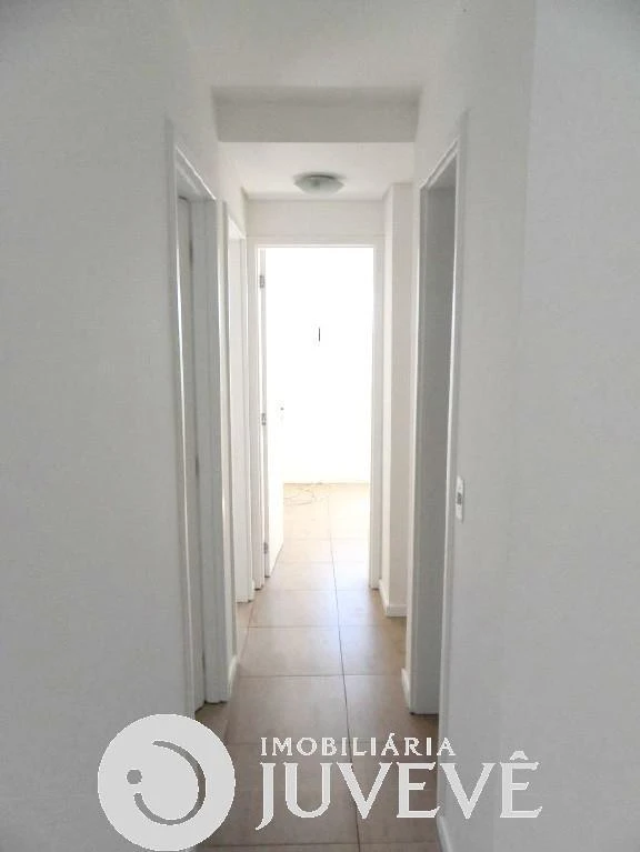 3-bedroom apartment in a building with a pool — photo 28