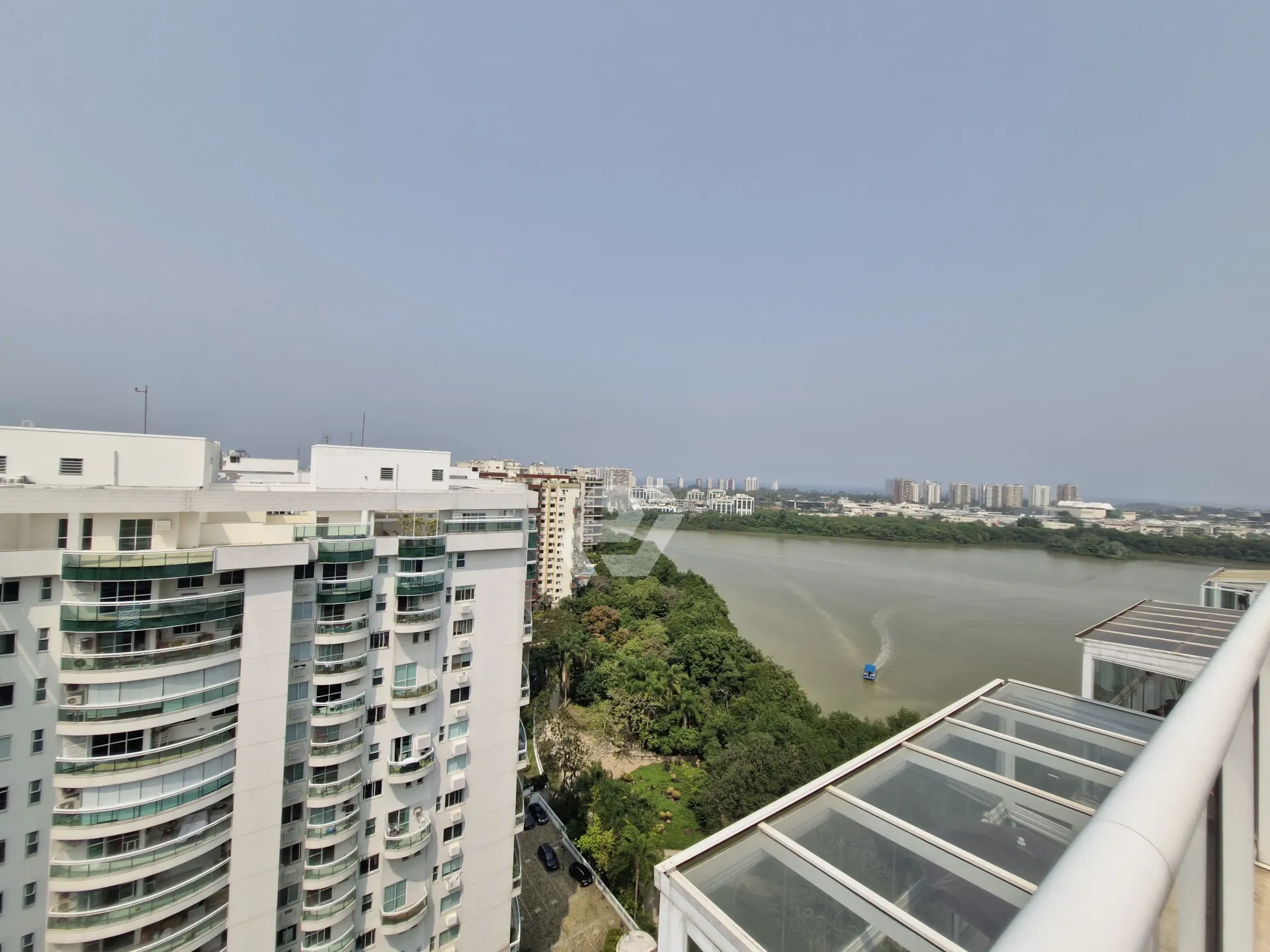 Furnished 4-bedroom apartment with building pool — photo 46
