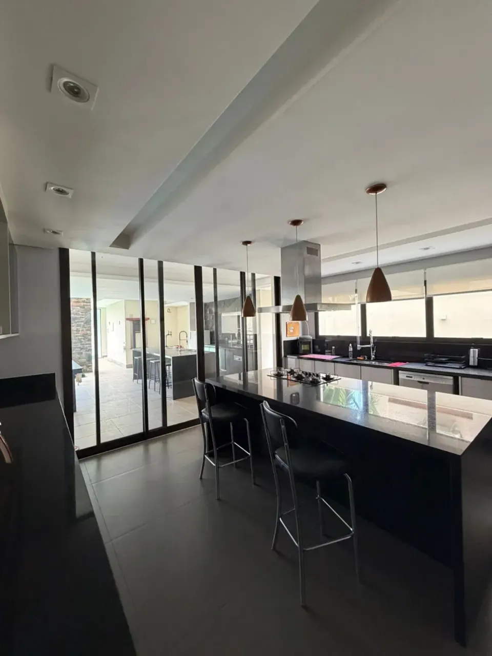 Casa com cozinha americana, 4 quartos e 5 banheiros, 980 m² — photo 5