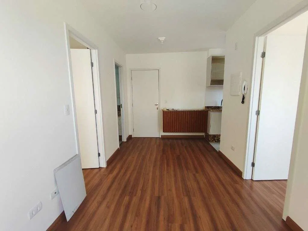 2-bedroom apartment with wood or laminate floors in Curitiba — photo 10