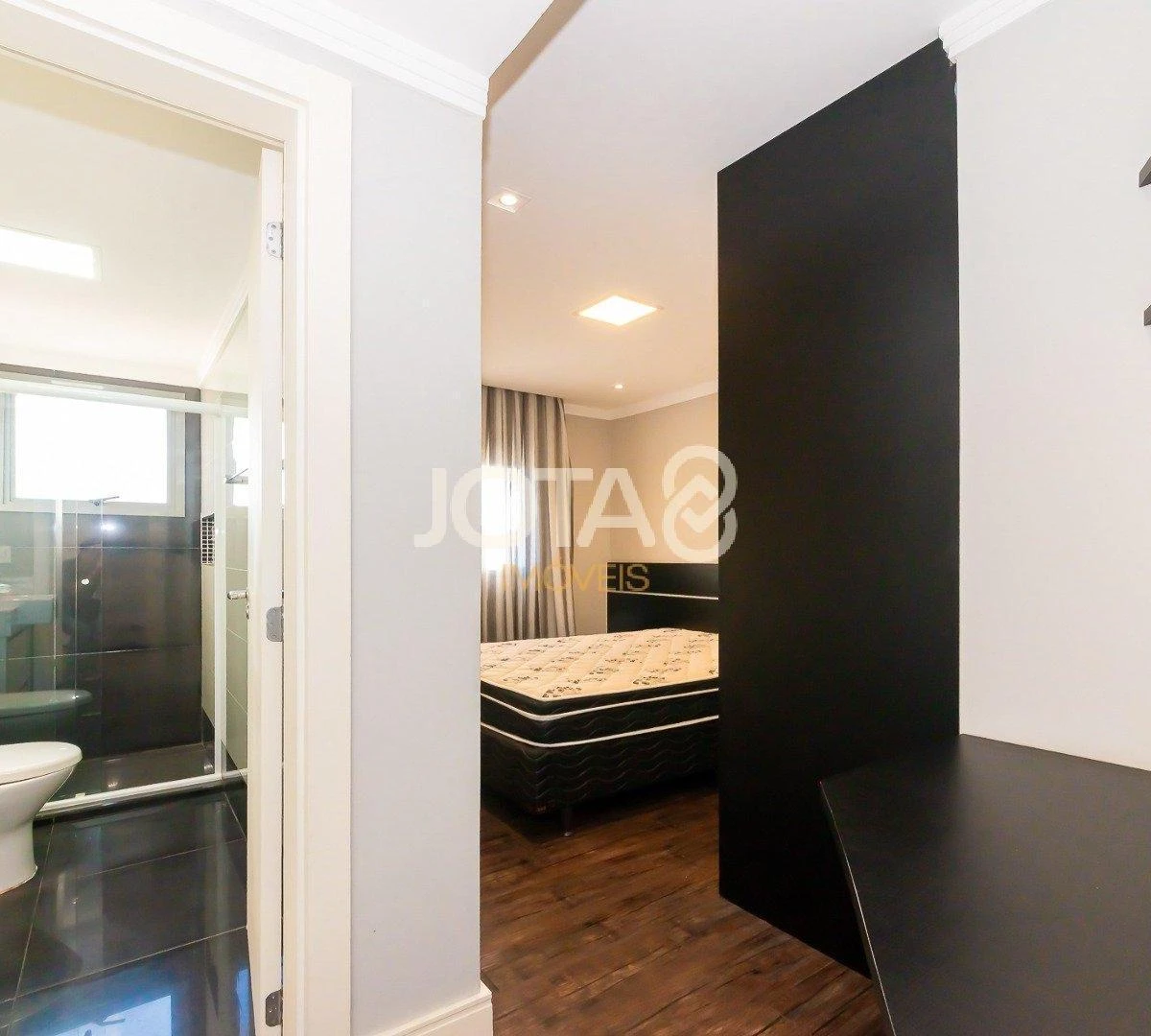 Apartment with 3 en-suite bedrooms and enclosed balcony — photo 22
