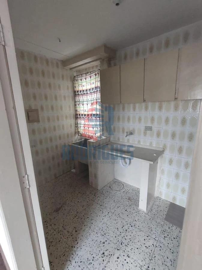 Wood or laminate floors in a 2-bedroom apartment, 41 m²