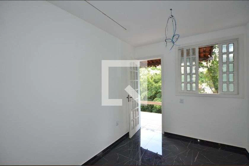 1-bedroom apartment with enclosed kitchen and garden — photo 12