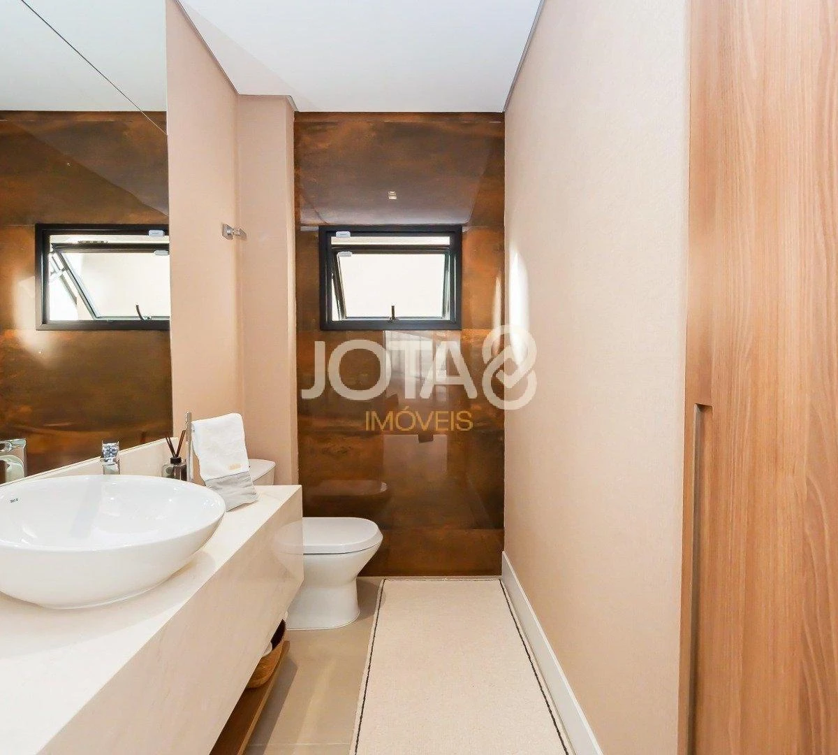 Floor-to-ceiling windows in a 4-bedroom house, 305 m² — photo 24