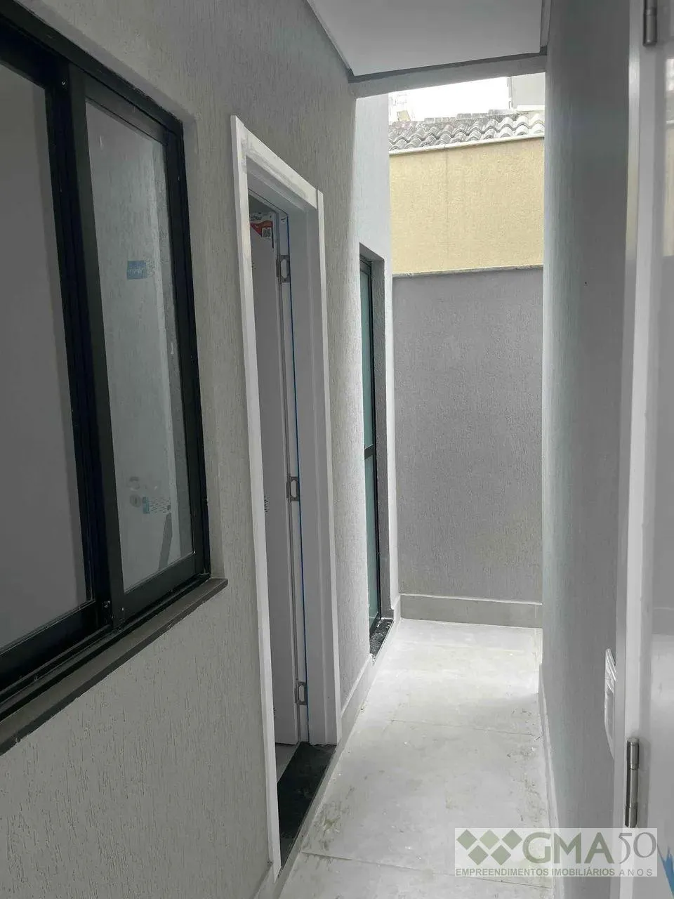 Unfurnished house with open-plan kitchen and 3 parking spots — photo 17