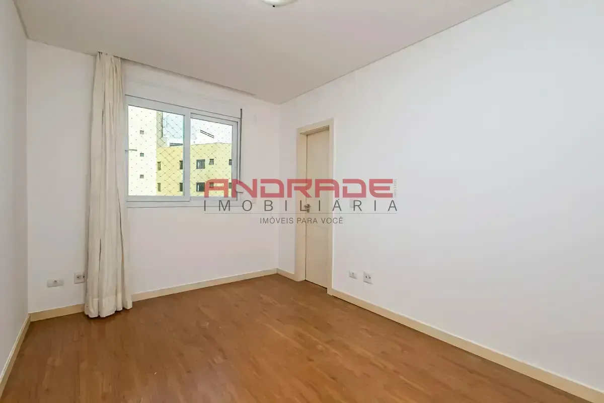 Apartment with 3 bedrooms and glass balcony — photo 26