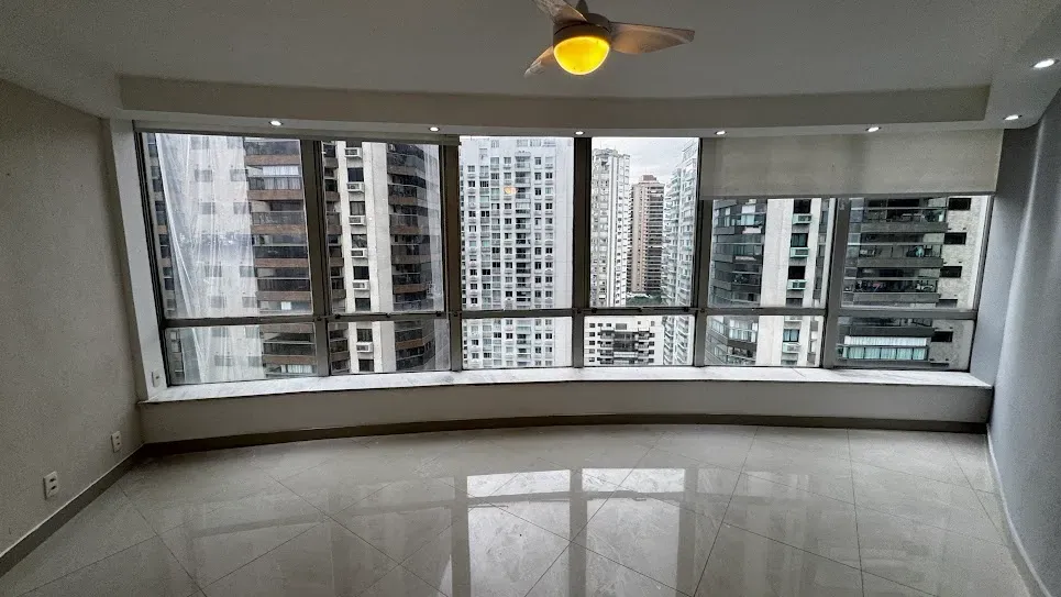 Apartamento, 86 m², com janelas do piso ao teto — photo 3