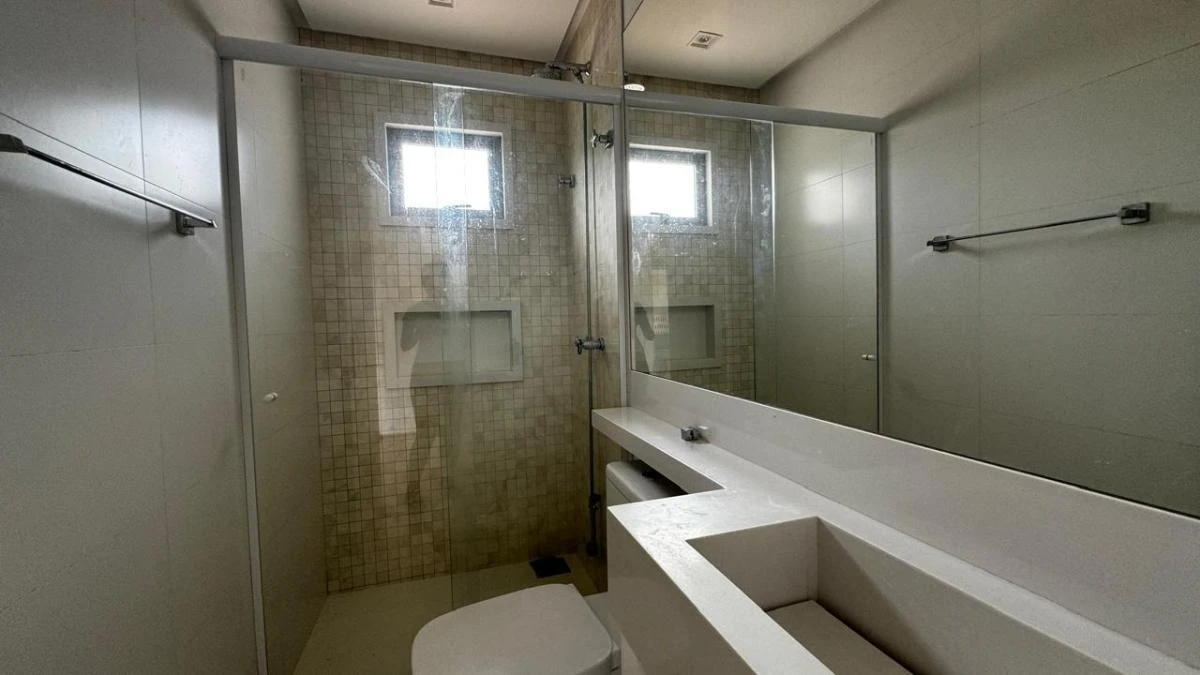 300 m² house with 3 en-suite bedrooms and 2 parking spots — photo 3