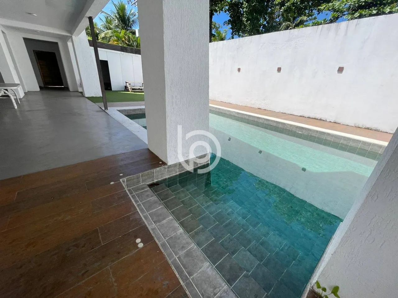 Furnished house with balcony sink and 4 bedrooms — photo 14
