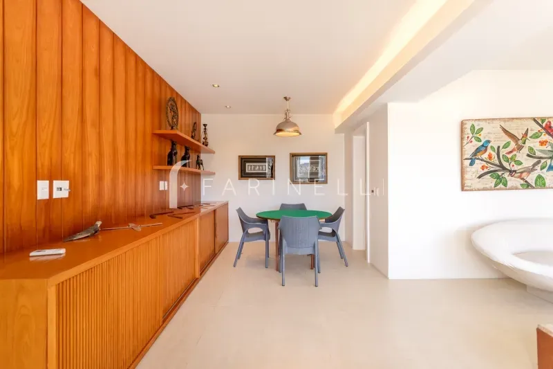 House with 5 bedrooms and 5 bathrooms with water views — photo 15