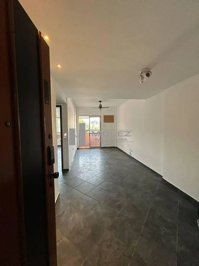 One-bedroom apartment in a building with a pool — photo 9