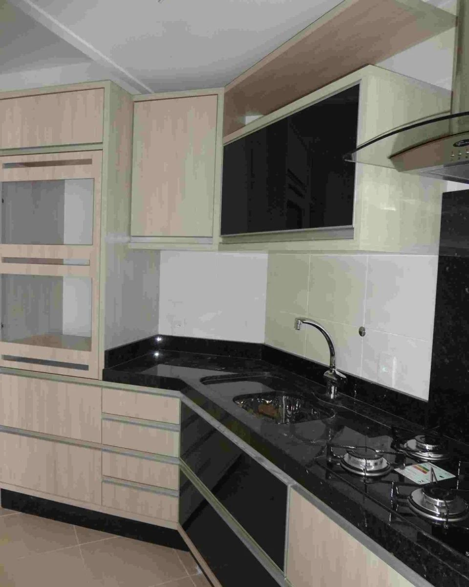 Balcony with a grill in a 2-bedroom apartment, 69 m²