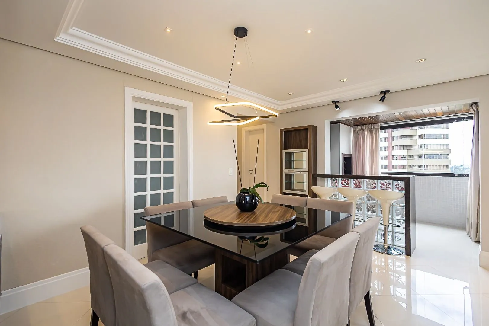 119 m² apartment with floor-to-ceiling windows and a bathtub — photo 43