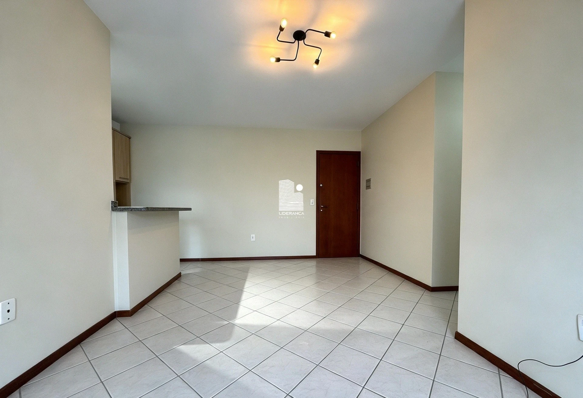 2-bedroom apartment with a mountain view in Florianópolis — photo 12