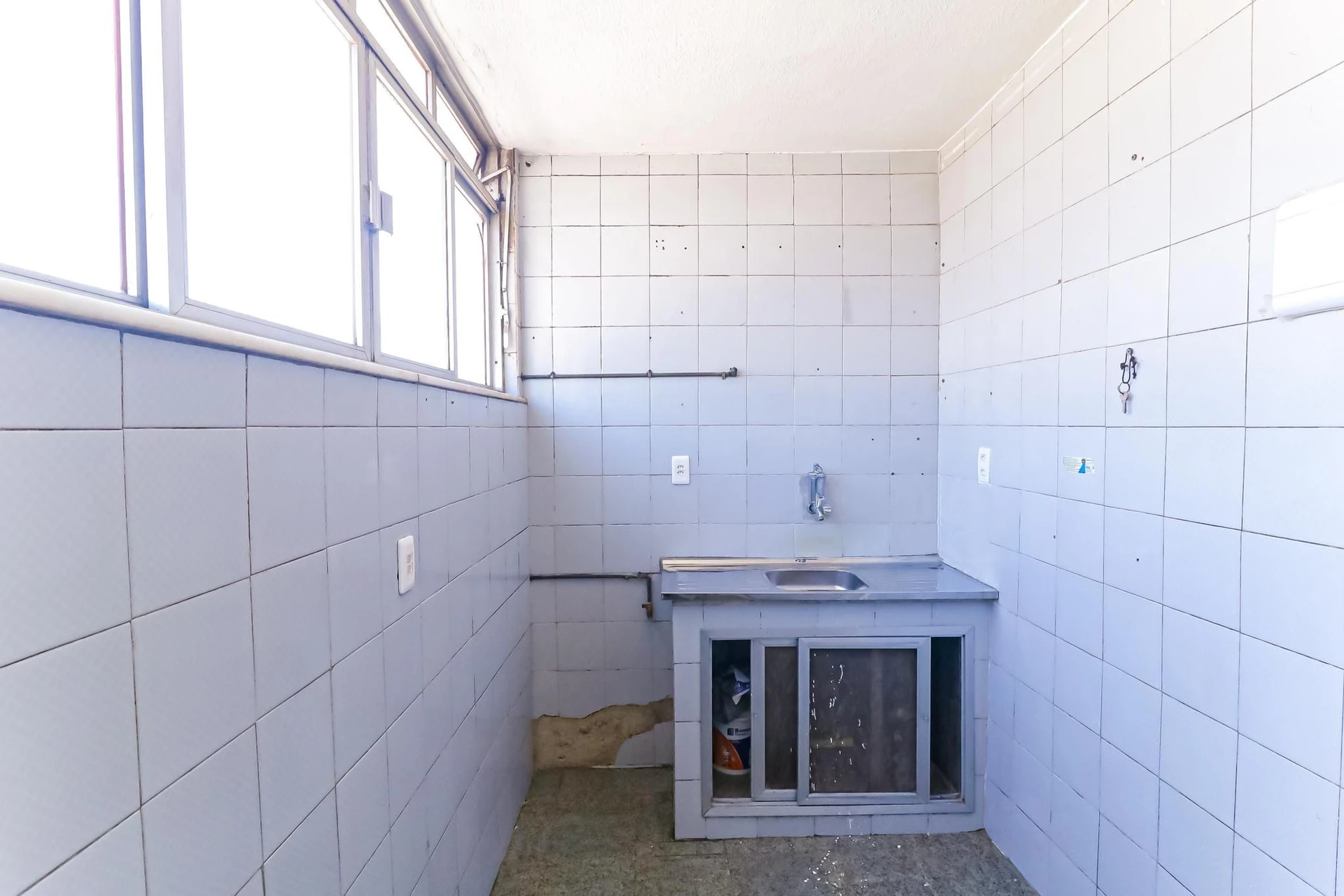 Wood or laminate floors in a 2-bedroom apartment, 62 m² — photo 9