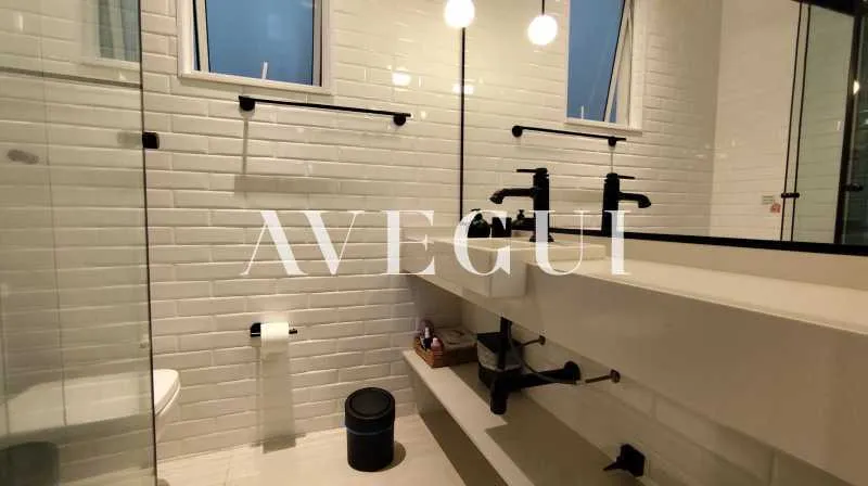 Apartamento mobiliado com 2 quartos e varanda de vidro — photo 25