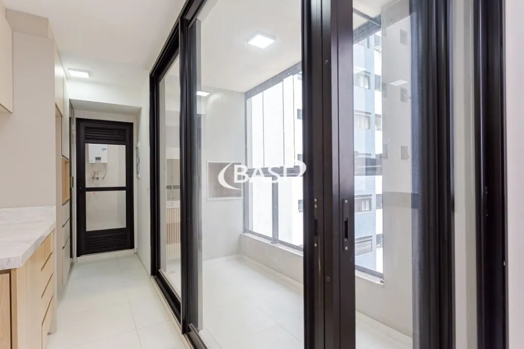 Glass-enclosed balcony in a 3-bedroom apartment, 80 m² — photo 46