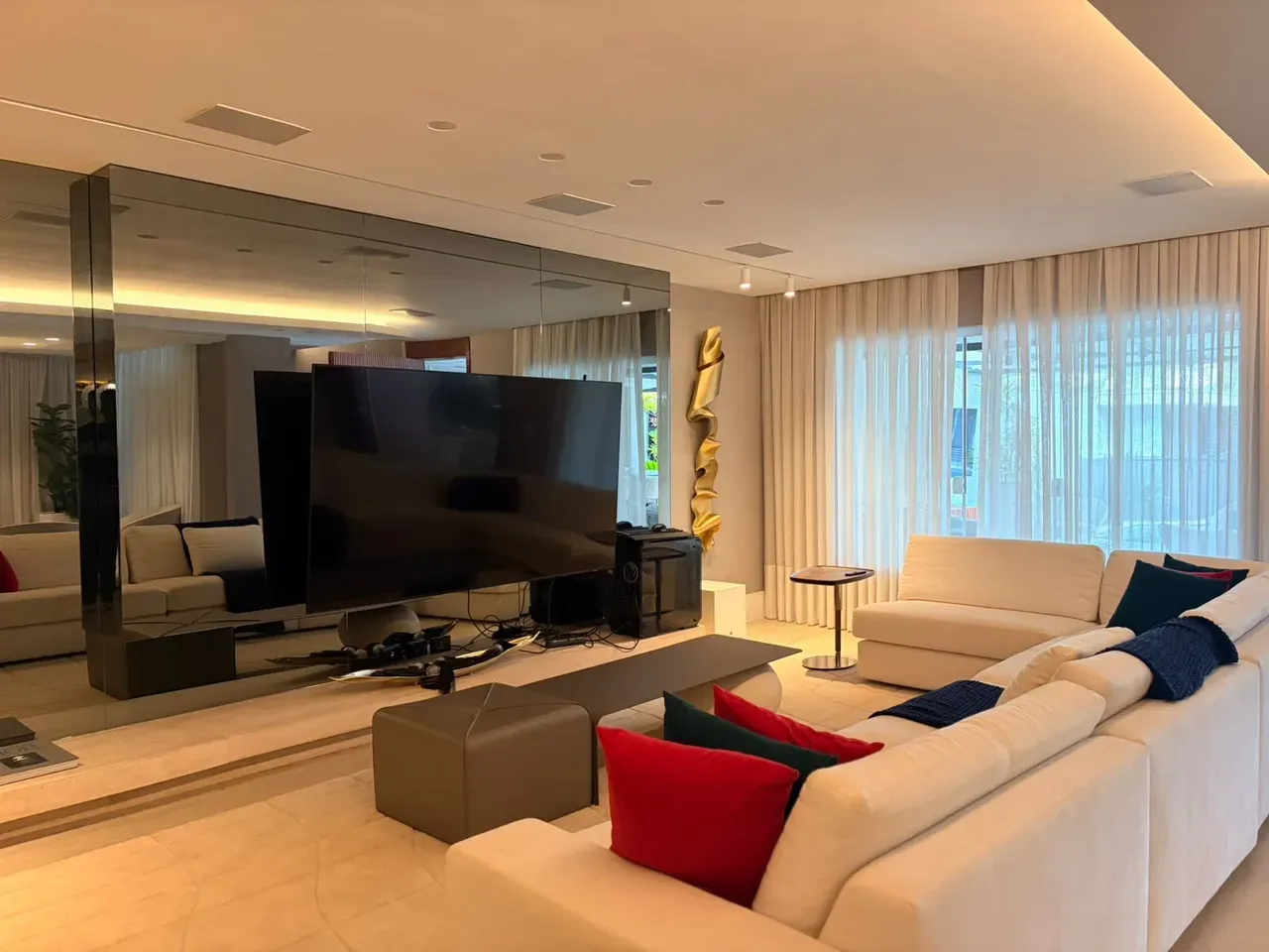 373 m² house with a home office and a grill on the balcony — photo 22