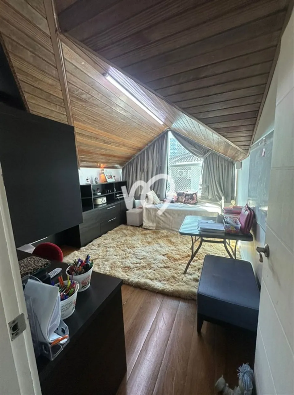 House with 5 bedrooms and 5 bathrooms plus open-plan kitchen — photo 15