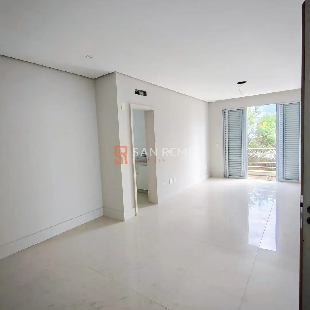 Дом с 3 спальнями и 2 ванными, 4 парковки и 718 м² — photo 26