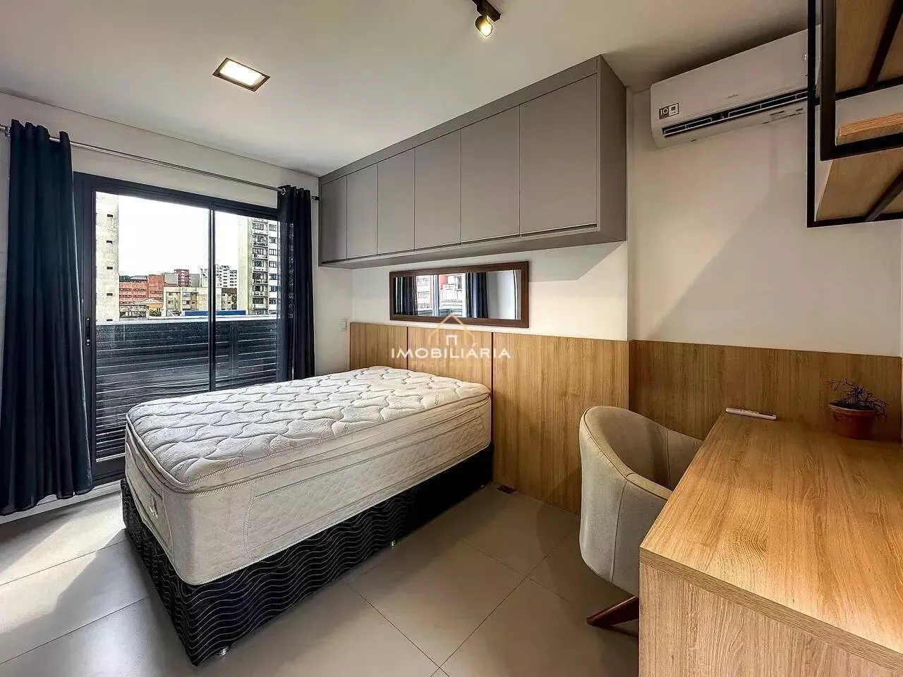 One-bedroom apartment in a building with a coworking space — photo 9