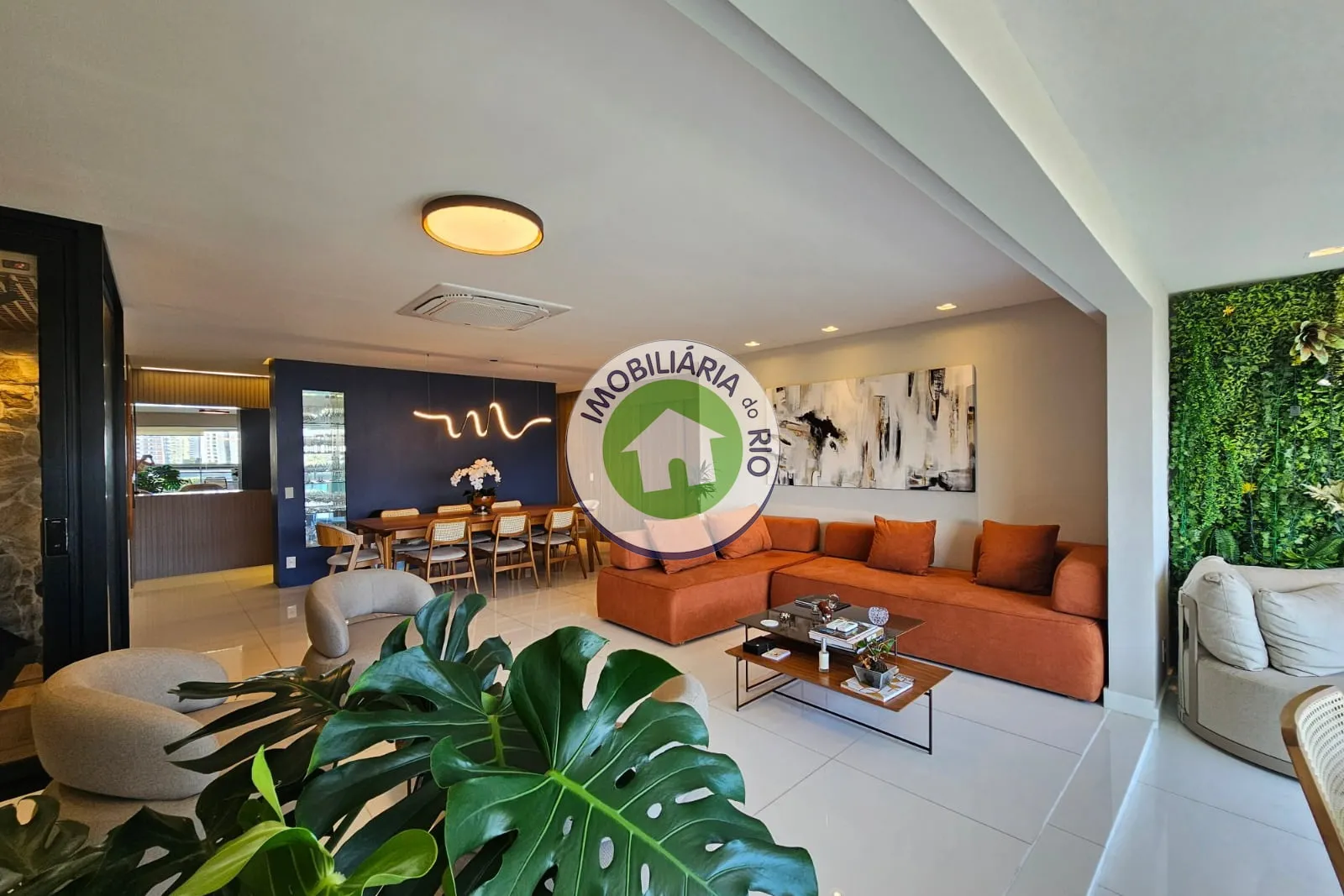 Unfurnished apartment with 4 bedrooms and glass balcony — photo 23