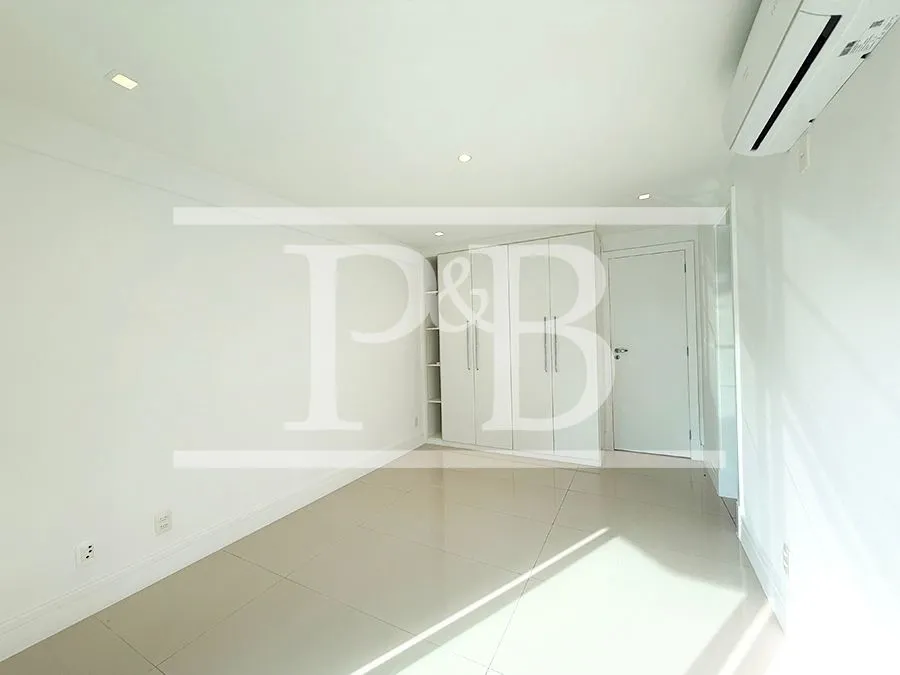 4-bedroom apartment, all with their own bathrooms, 289 m² — photo 13
