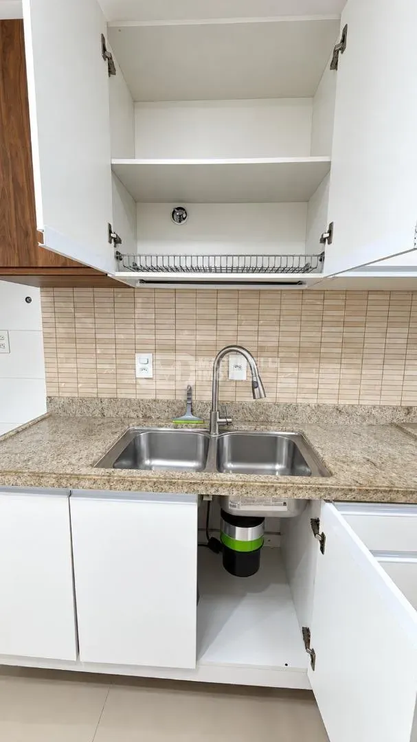 Balcony with a grill in a 3-bedroom apartment, 264 m² — photo 8