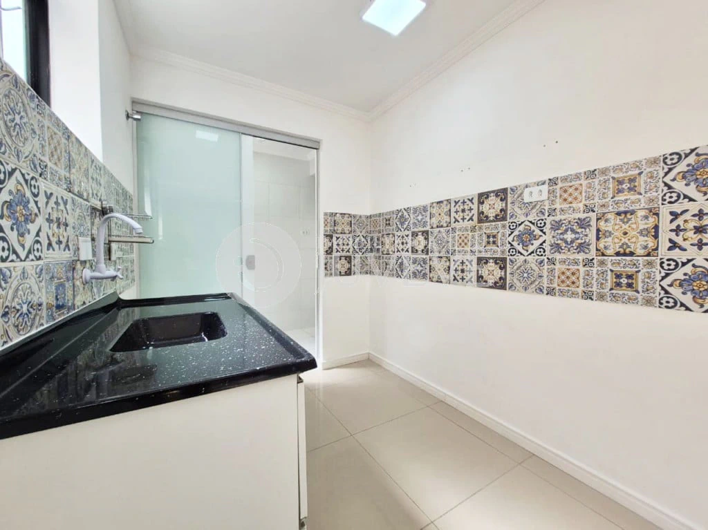 3-bedroom apartment in a building with a pool — photo 14