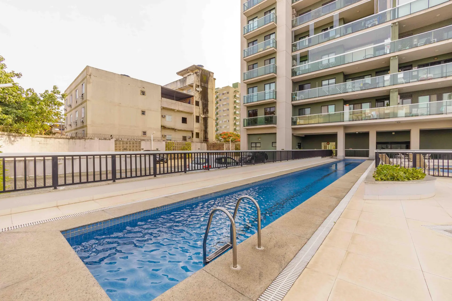 3-bedroom apartment with a grill on the balcony — photo 22