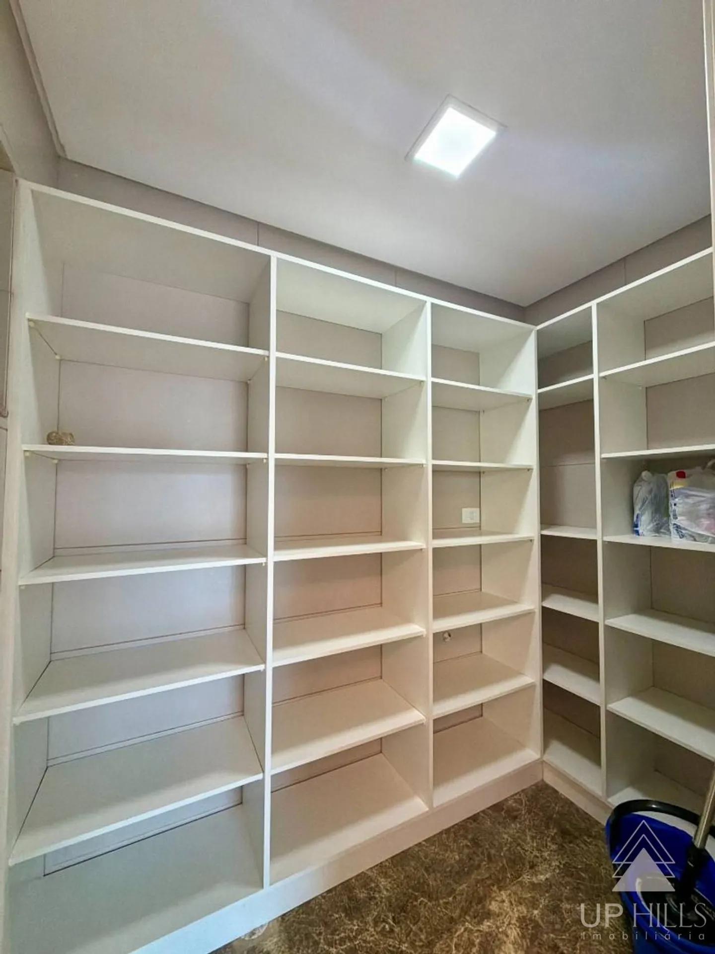 Casa com 3 suítes e cozinha aberta com fogão a gás — photo 19