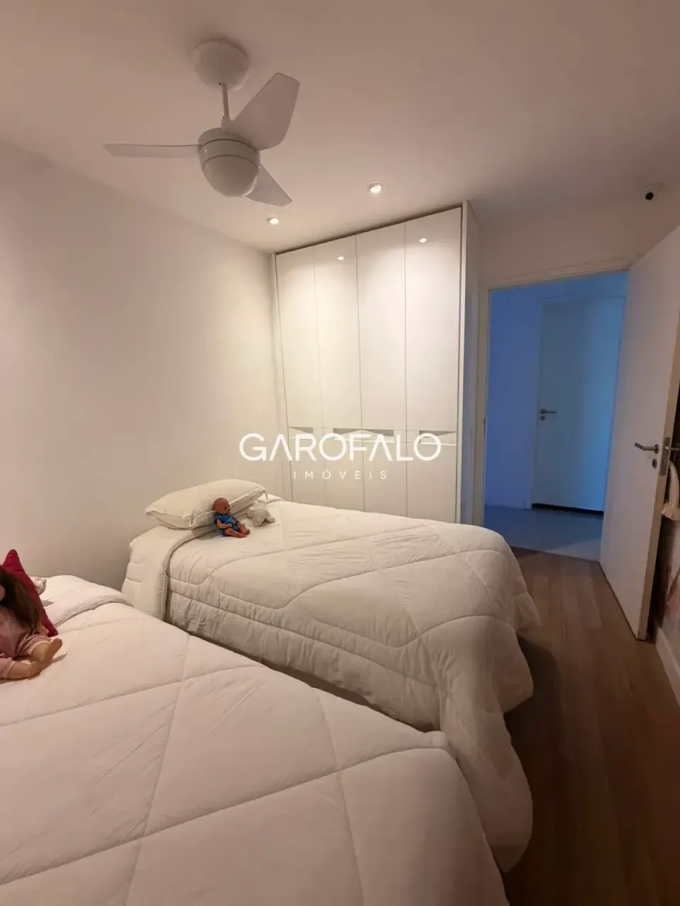 Furnished apartment with 3 bedrooms and a glassed-in balcony — photo 3
