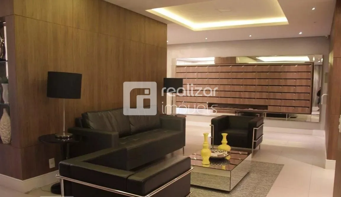 4-bedroom apartment in a building with a pool — photo 28