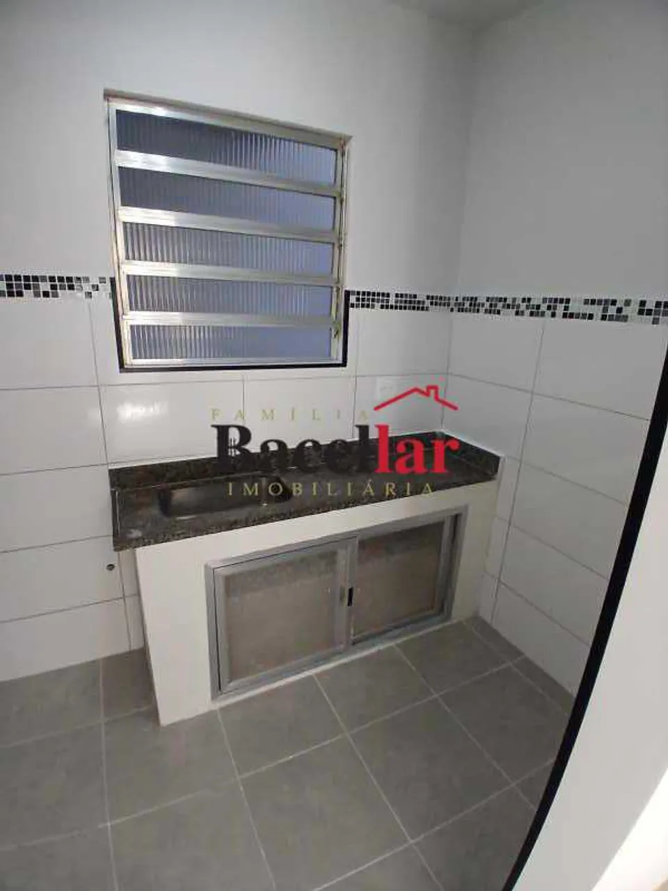 Rental apartment with 2 bedrooms and glass shower enclosure — photo 3