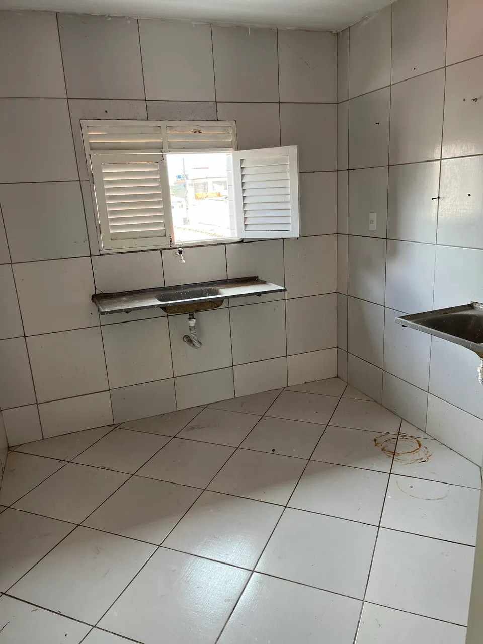 Apartamento com 2 quartos, cozinha separada e 1 vaga