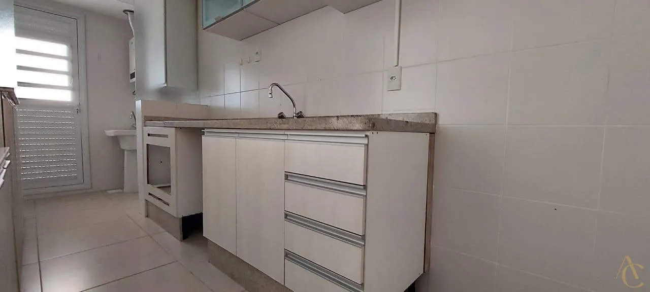 Furnished apartment with 2 en-suite bedrooms and gas kitchen — photo 27