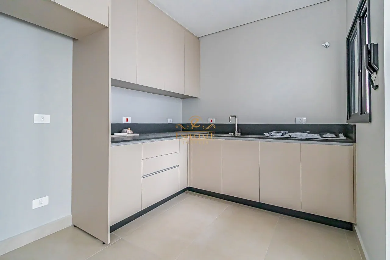 3-bedroom house with open-plan kitchen and private garden — photo 9