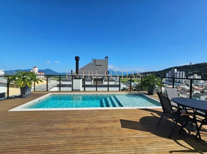 39 m² studio with a water view and a walk-in closet — photo 18