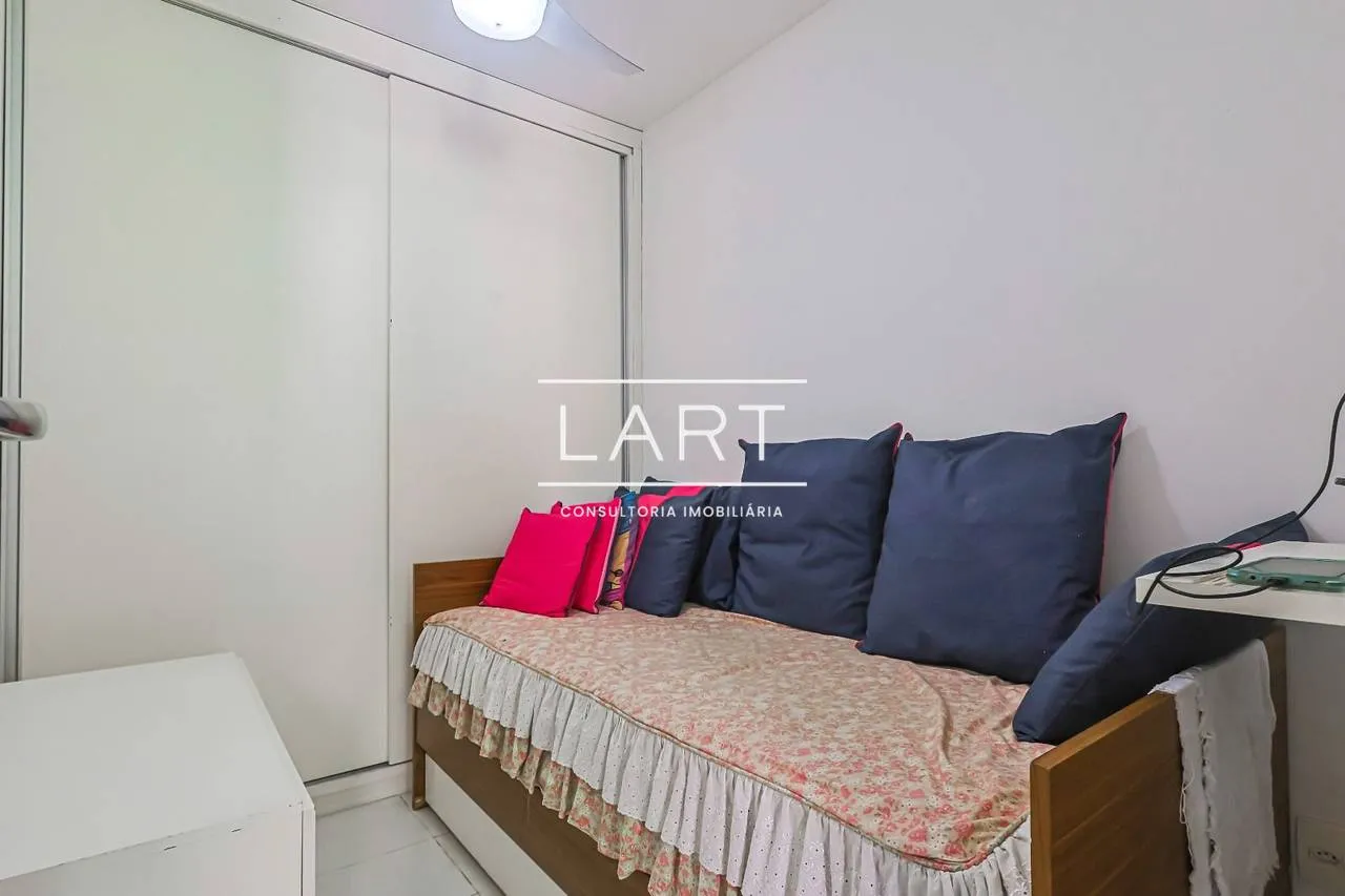 Furnished 4-bedroom apartment with open-plan kitchen — photo 32