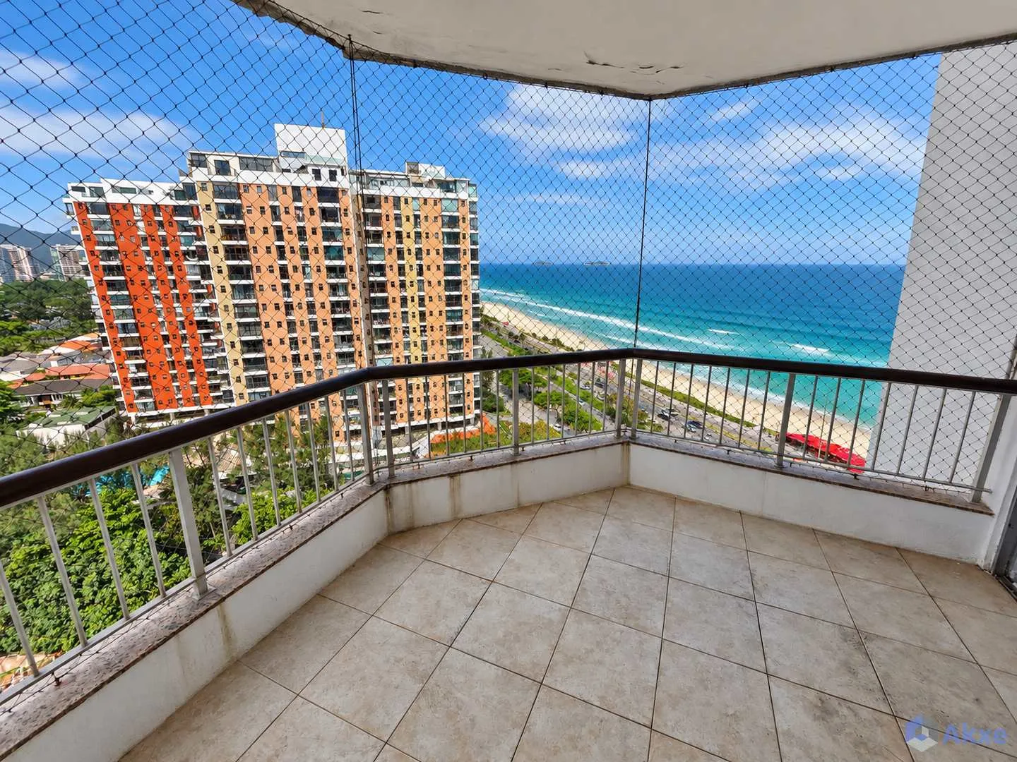 Apartment on the 13th floor with a water view — photo 6