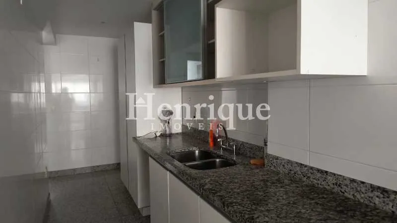 4-bedroom 4-bath apartment with a glassed-in balcony — photo 2