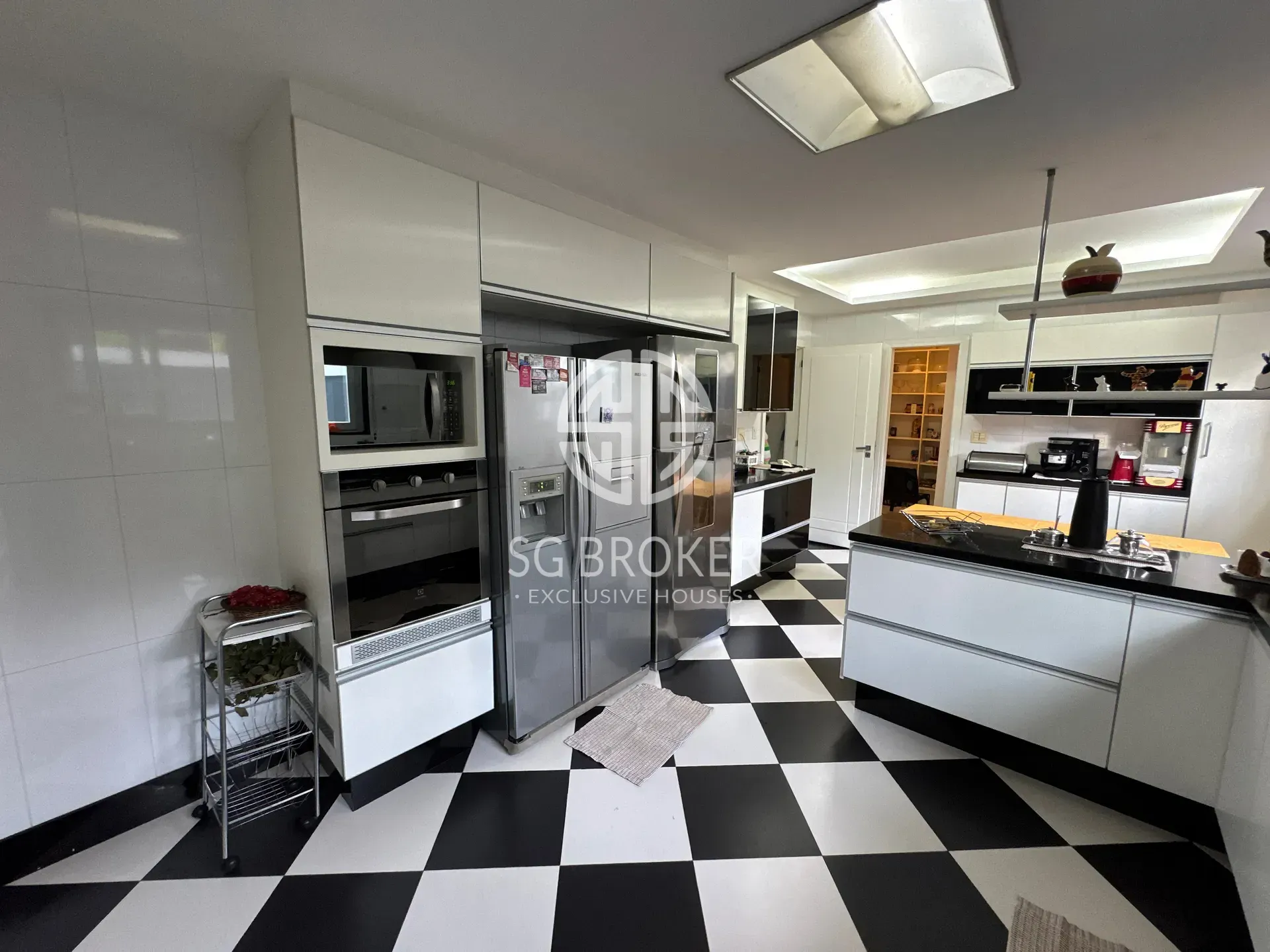 Casa para locação com 5 quartos e churrasqueira na varanda — photo 74