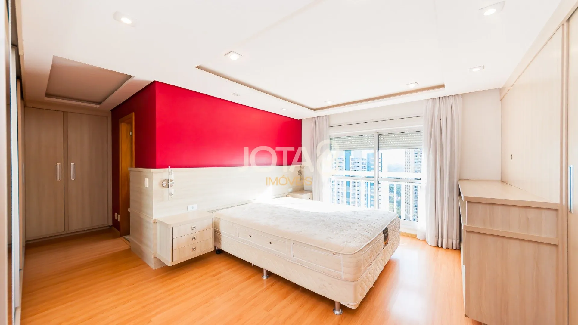 3 en-suite bedroom apartment with balcony and 267 m² — photo 15