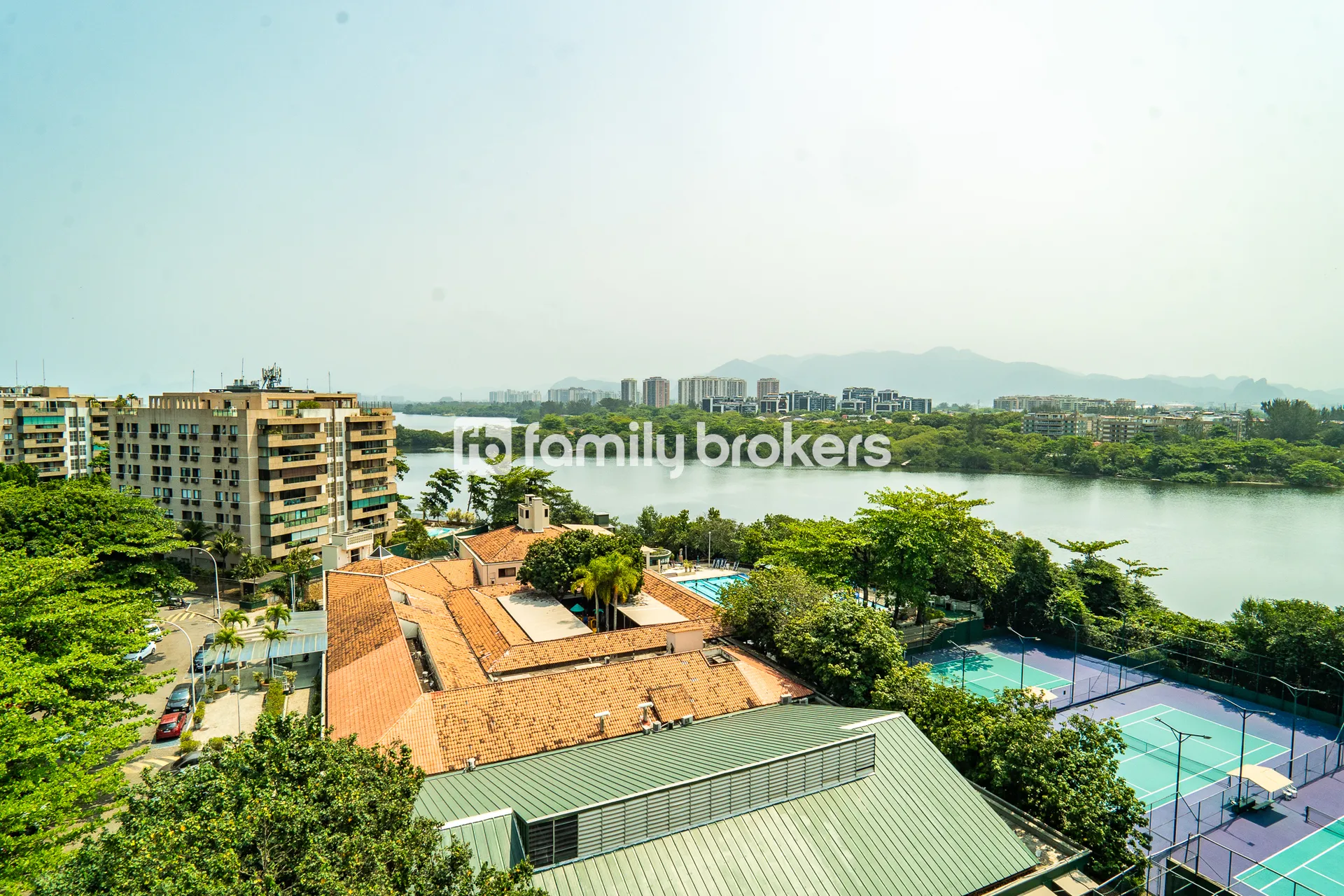 Furnished apartment with 4 bedrooms and a gas kitchen — photo 33