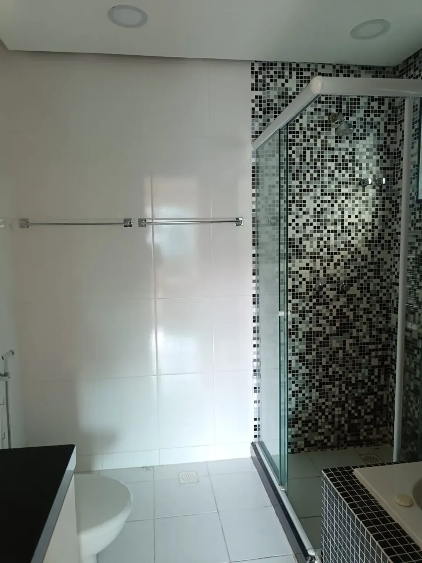 House with 4 bedrooms and 5 bathrooms — photo 19