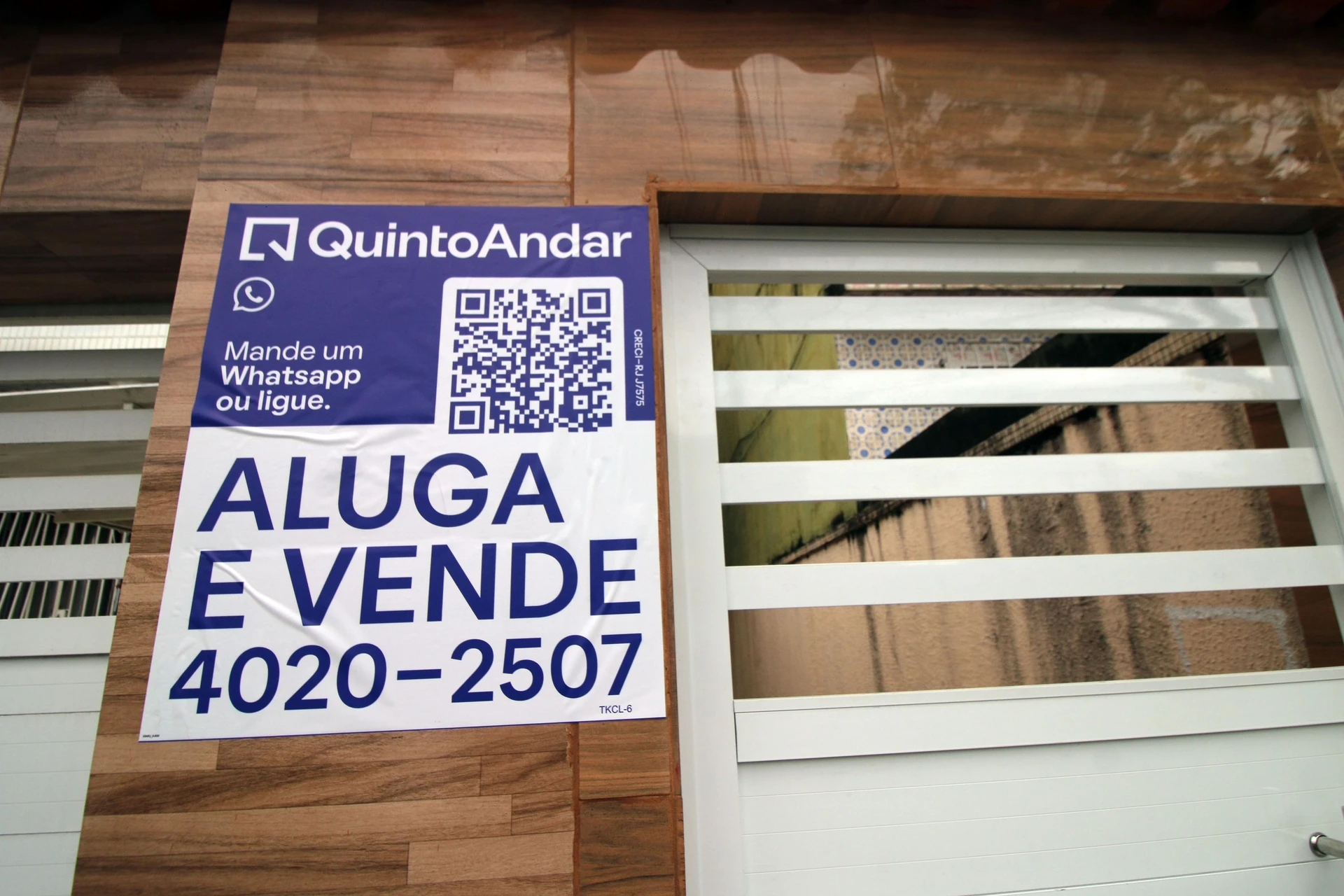 Wood or laminate floors in a 2-bedroom apartment, 63 m² — photo 28