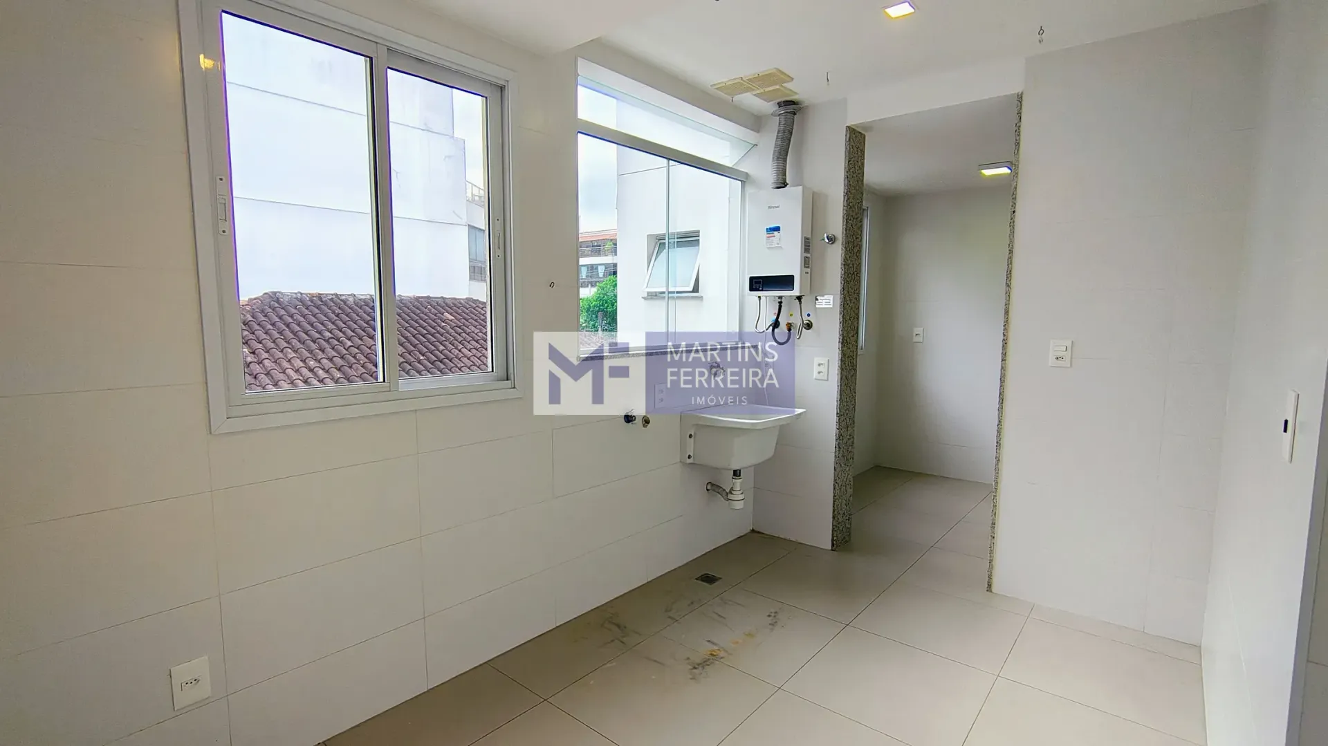 Балкон с грилем и 3 спальни: квартира 122 м² — photo 17